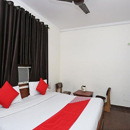 Oyo 8188 Vardhmaan Inn Делхи Екстериор снимка