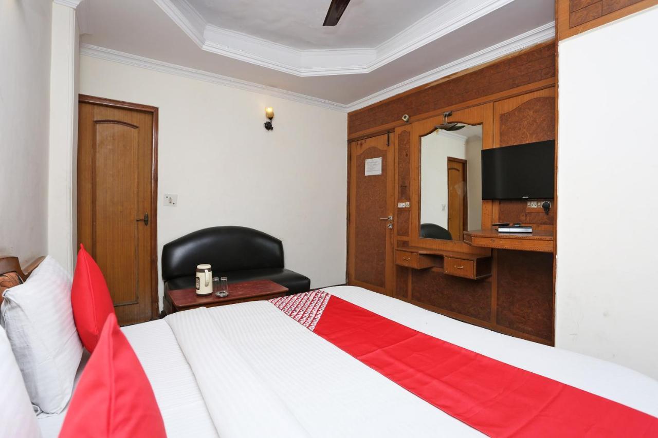 Oyo 8188 Vardhmaan Inn Делхи Екстериор снимка