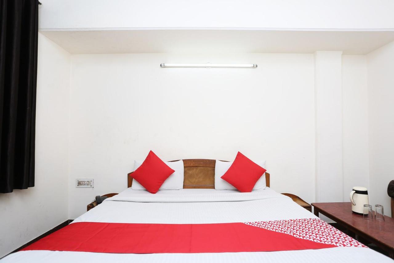 Oyo 8188 Vardhmaan Inn Делхи Екстериор снимка