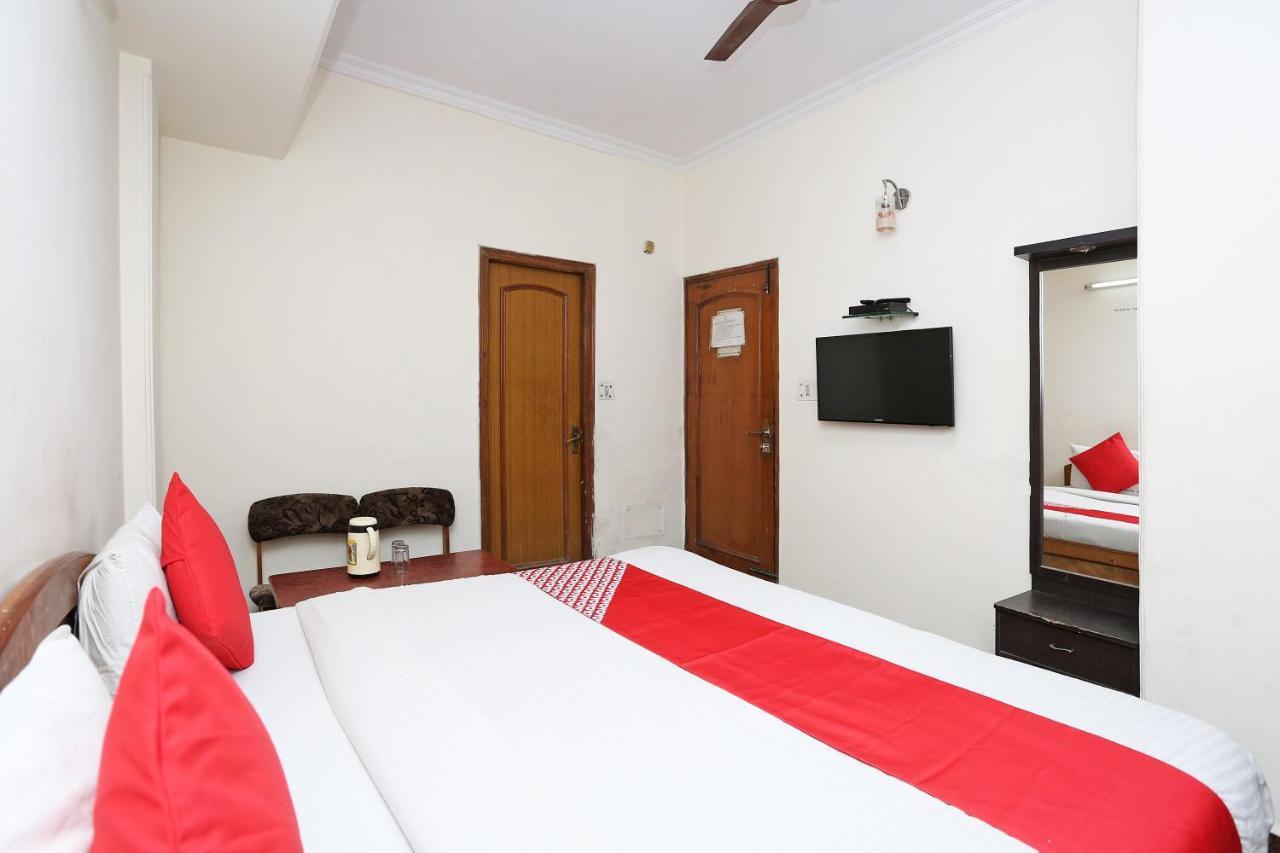 Oyo 8188 Vardhmaan Inn Делхи Екстериор снимка