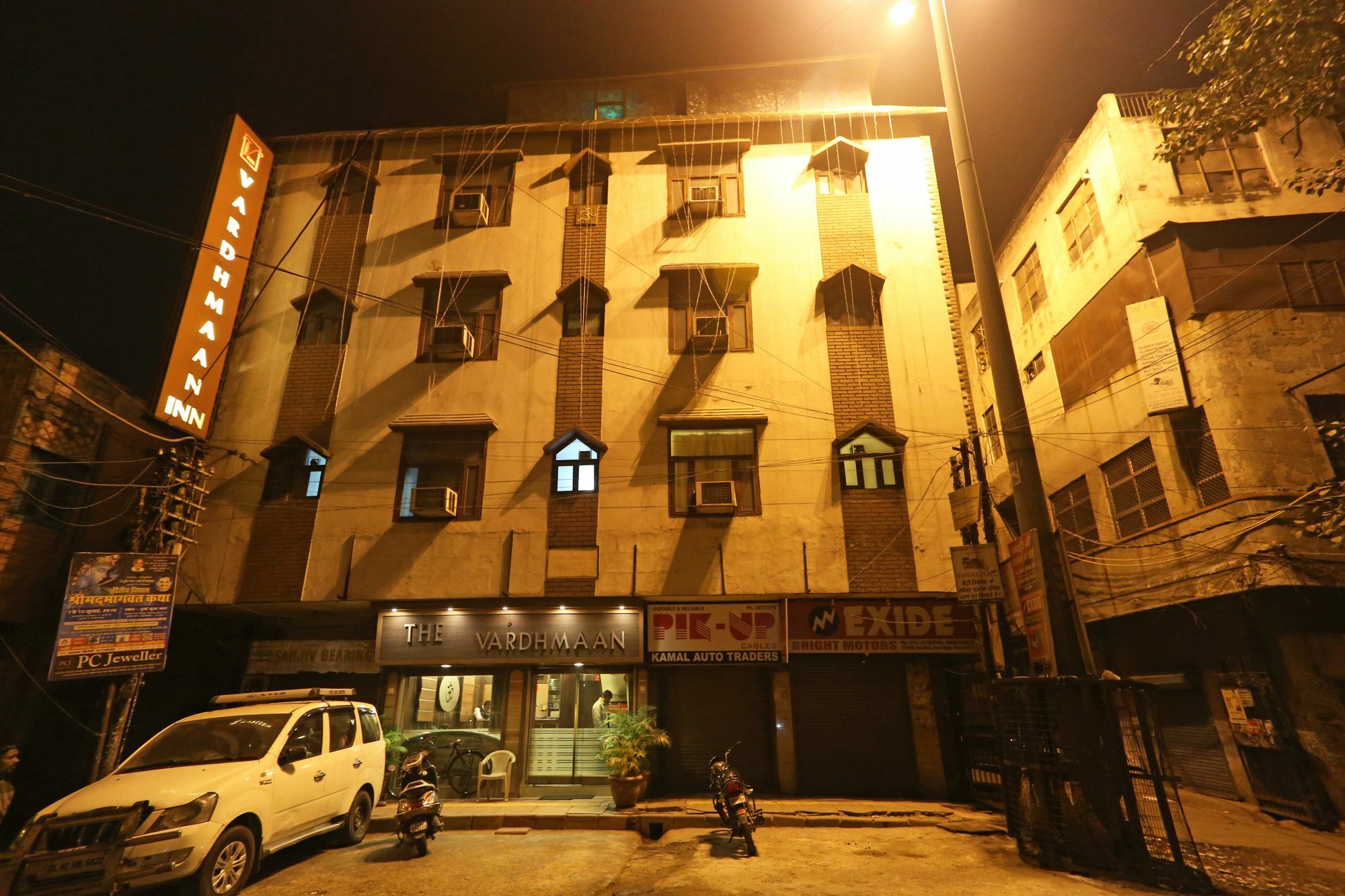 Oyo 8188 Vardhmaan Inn Делхи Екстериор снимка